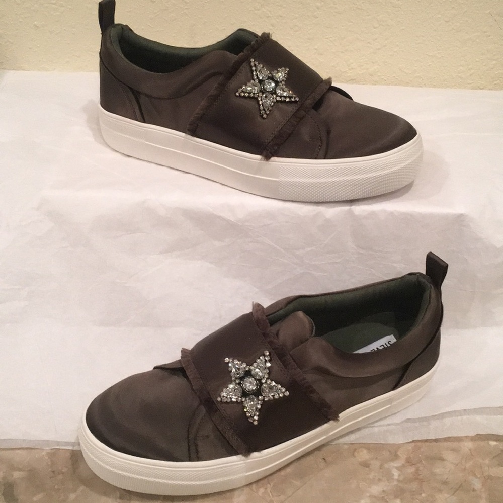 steve madden 🔥Graphic sneaker. 🔥 Olive Green New - Picture 1 of 5